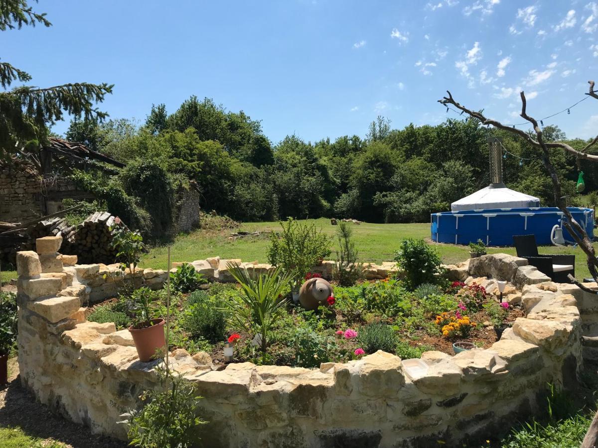 ホテル French Fields Luxury Glamping Original Mongolian Yurt Le-Vieux-Cerier エクステリア 写真