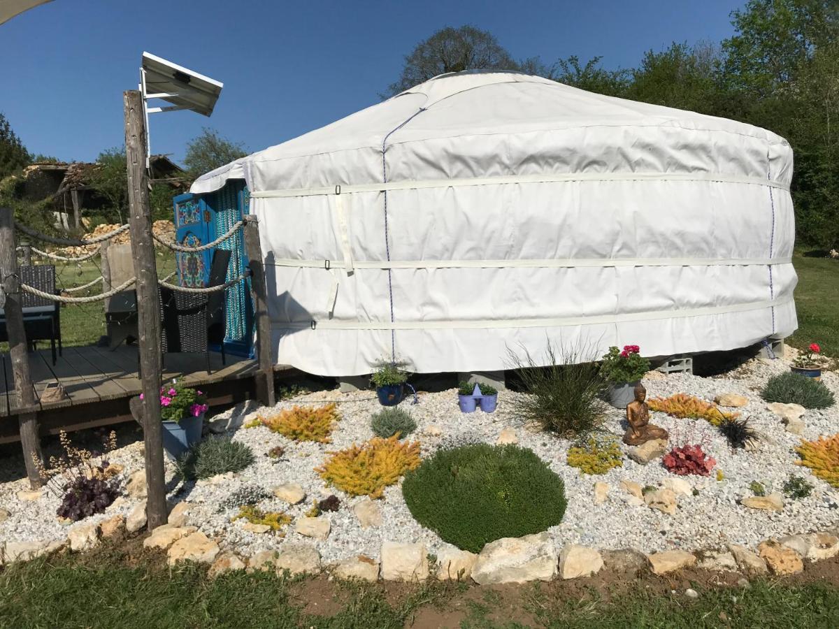 ホテル French Fields Luxury Glamping Original Mongolian Yurt Le-Vieux-Cerier エクステリア 写真