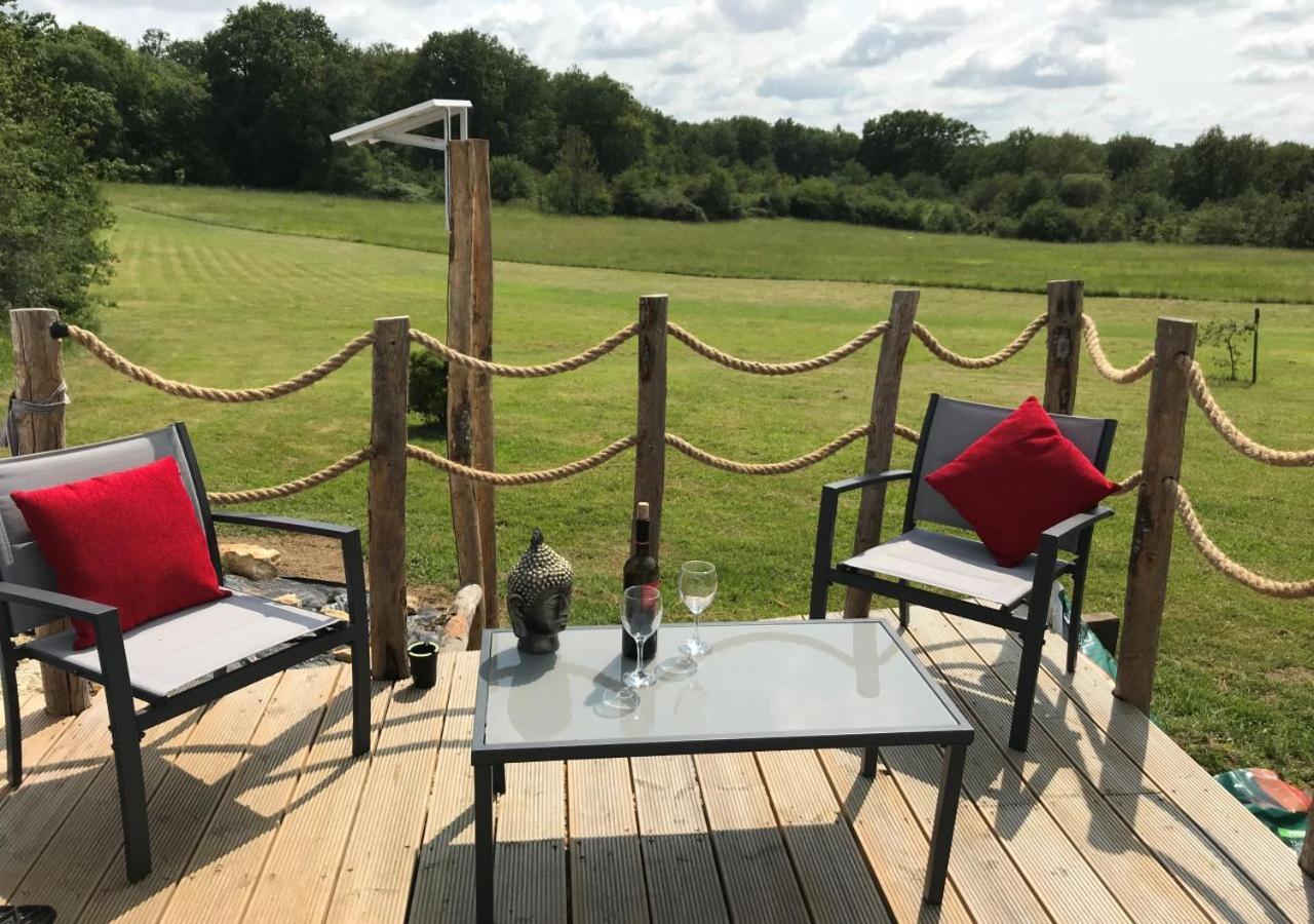 ホテル French Fields Luxury Glamping Original Mongolian Yurt Le-Vieux-Cerier エクステリア 写真