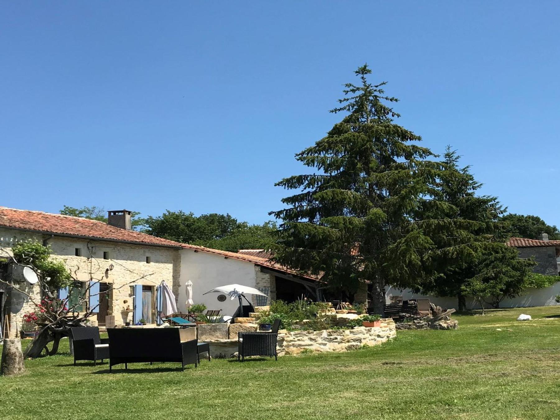 ホテル French Fields Luxury Glamping Original Mongolian Yurt Le-Vieux-Cerier エクステリア 写真