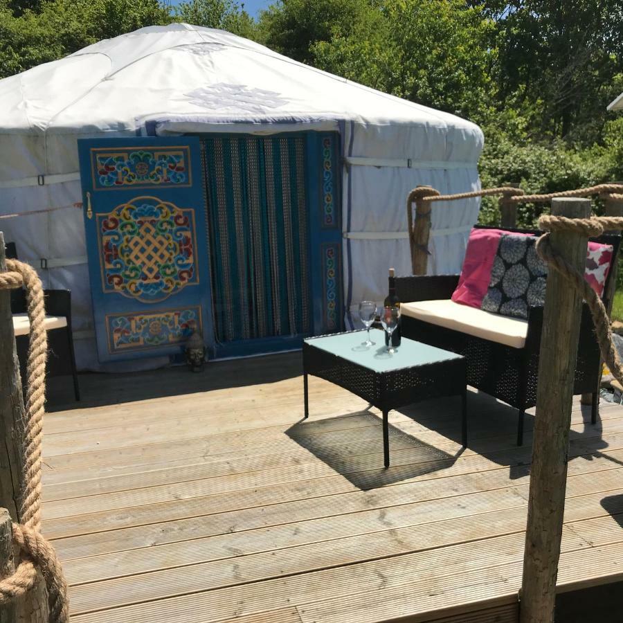 ホテル French Fields Luxury Glamping Original Mongolian Yurt Le-Vieux-Cerier エクステリア 写真