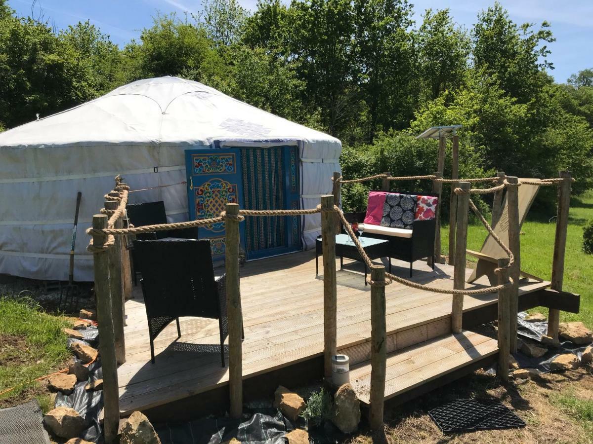 ホテル French Fields Luxury Glamping Original Mongolian Yurt Le-Vieux-Cerier エクステリア 写真