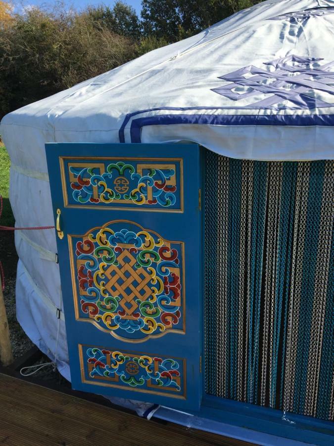 ホテル French Fields Luxury Glamping Original Mongolian Yurt Le-Vieux-Cerier エクステリア 写真