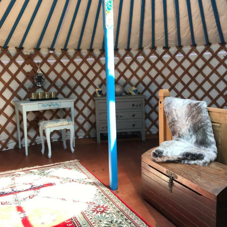 ホテル French Fields Luxury Glamping Original Mongolian Yurt Le-Vieux-Cerier エクステリア 写真