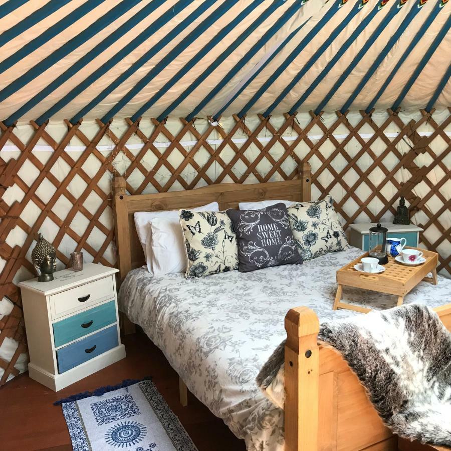 ホテル French Fields Luxury Glamping Original Mongolian Yurt Le-Vieux-Cerier エクステリア 写真