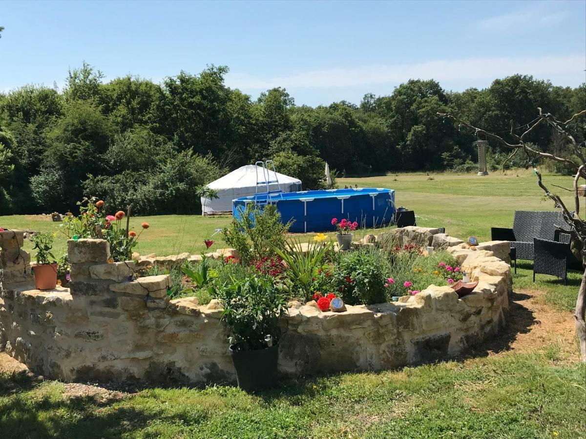 ホテル French Fields Luxury Glamping Original Mongolian Yurt Le-Vieux-Cerier エクステリア 写真