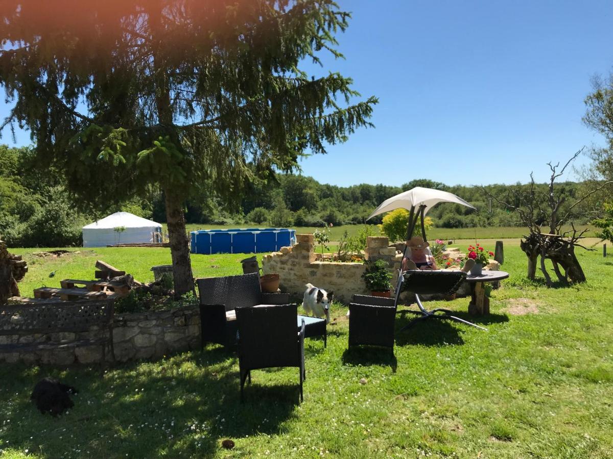 ホテル French Fields Luxury Glamping Original Mongolian Yurt Le-Vieux-Cerier エクステリア 写真